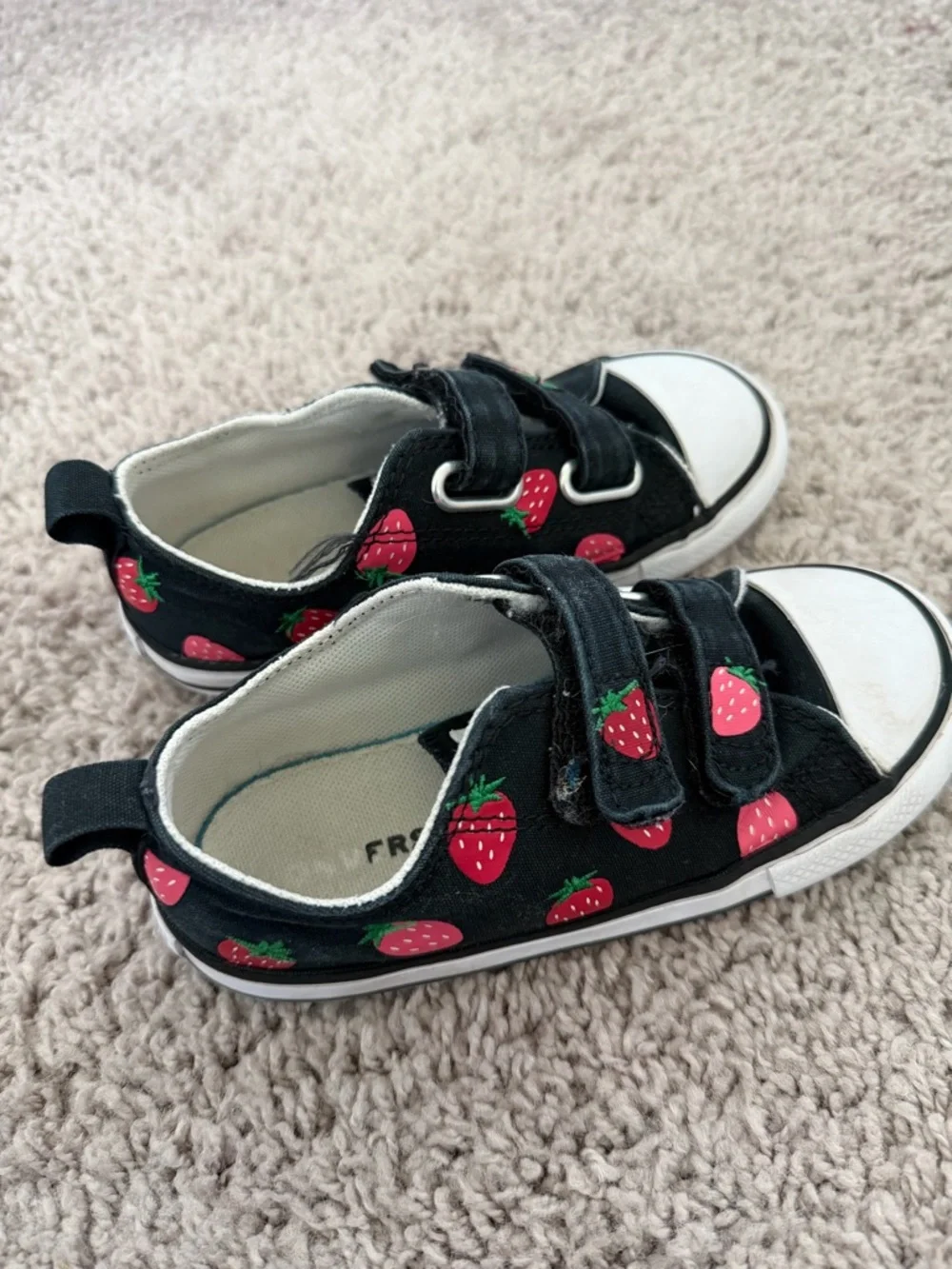 Converse Kids Chuck Taylor All Star Easy-On strawberry sneakers